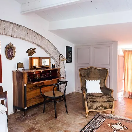 Gibert Apartment *